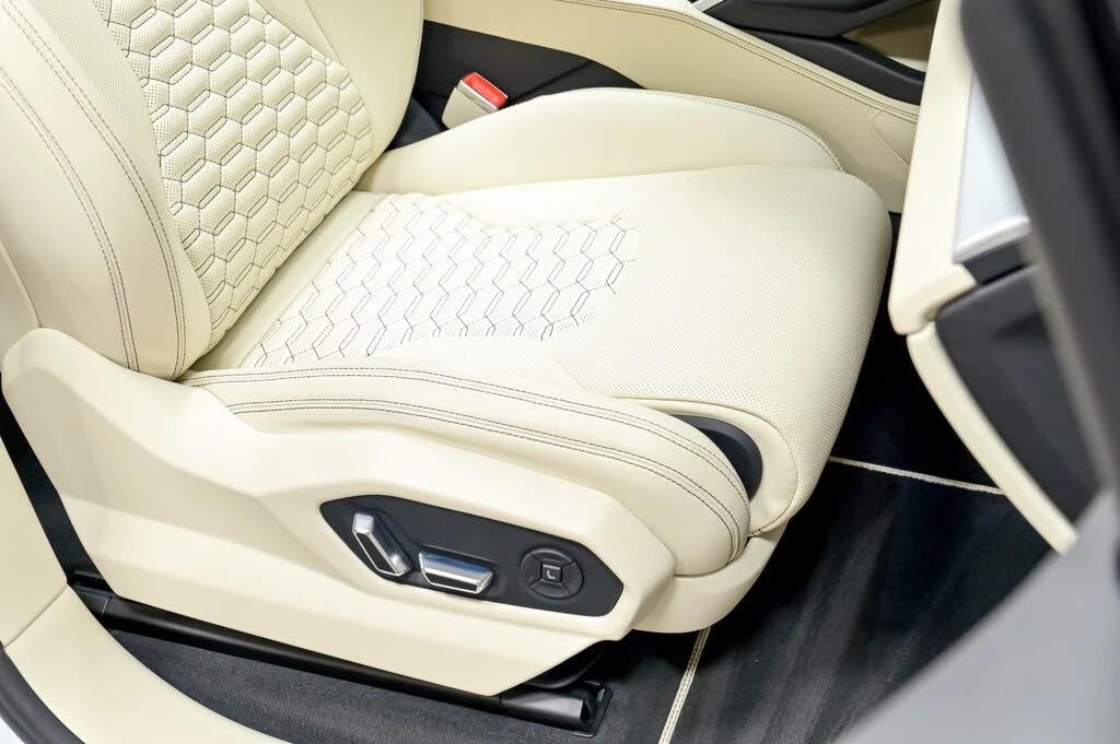2020 Lamborghini Urus - Image 28 of 31