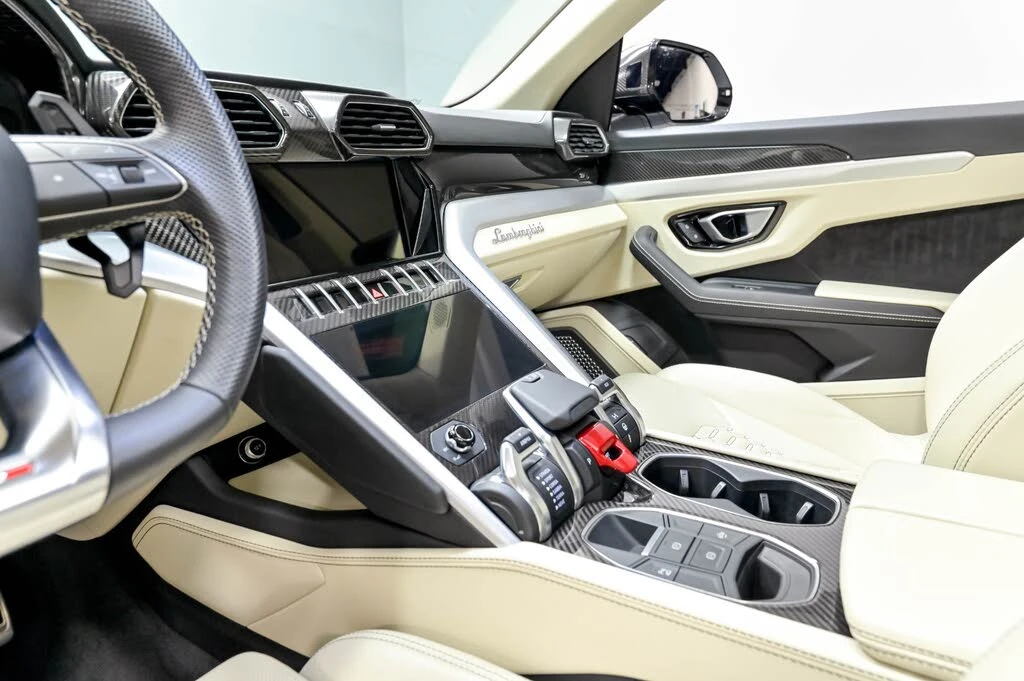 2020 Lamborghini Urus - Image 13 of 31