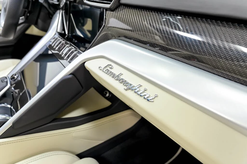 2020 Lamborghini Urus - Image 31 of 31