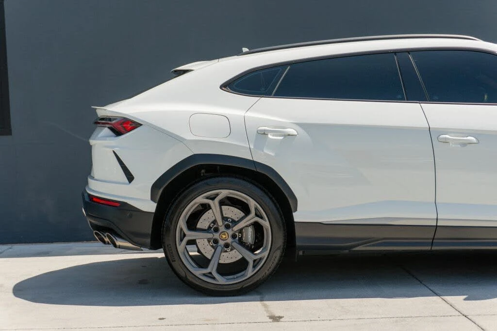 2020 Lamborghini Urus - Image 30 of 31