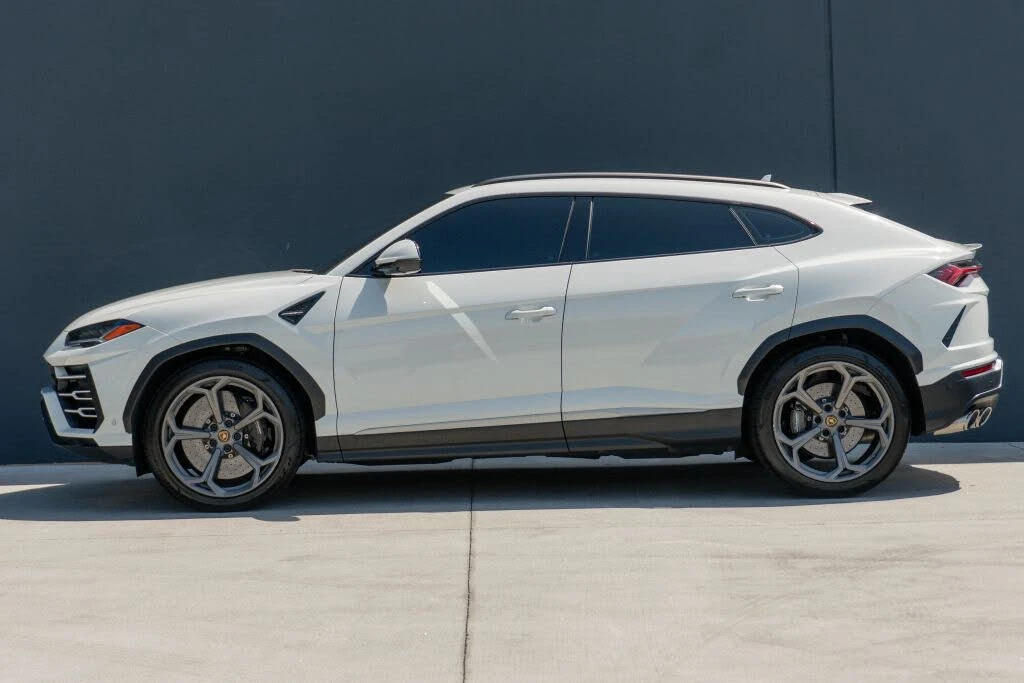 2020 Lamborghini Urus - Image 2 of 31