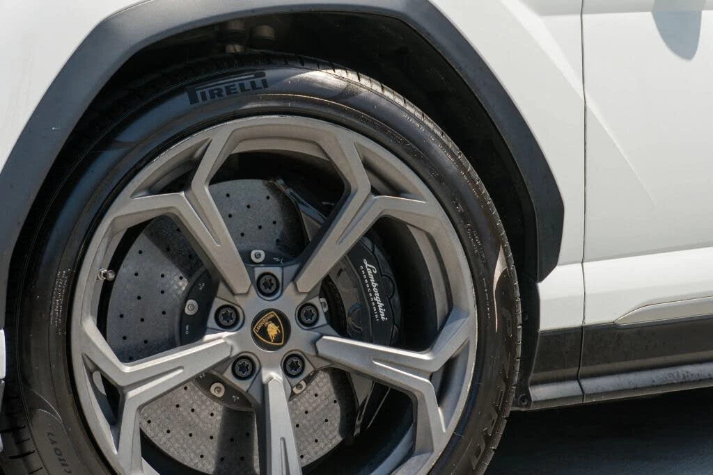 2020 Lamborghini Urus - Image 17 of 31