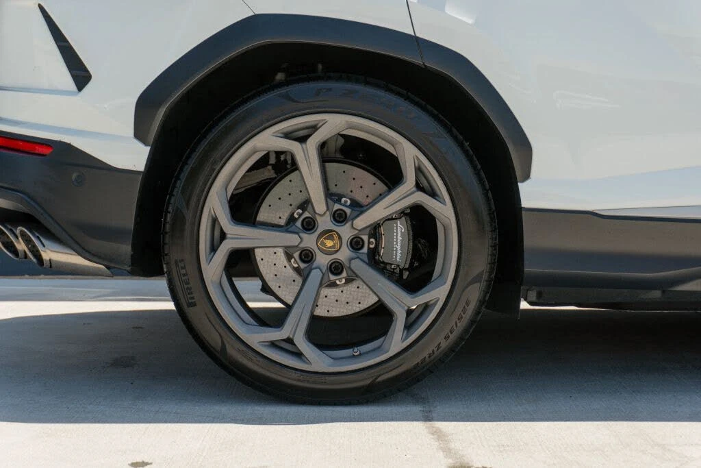 2020 Lamborghini Urus - Image 31 of 31