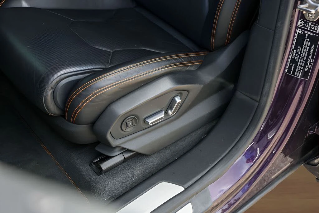 2020 Lamborghini Urus - Image 8 of 31