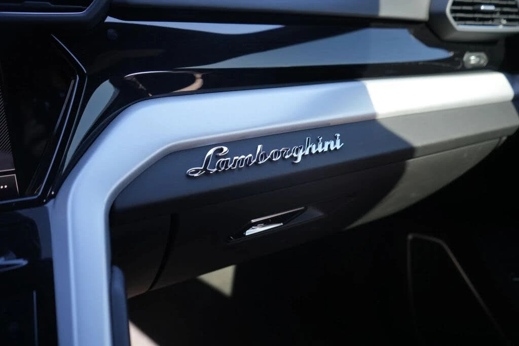 2020 Lamborghini Urus - Image 25 of 28
