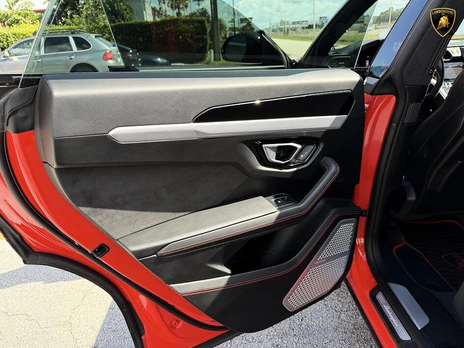2020 Lamborghini Urus - Image 27 of 31