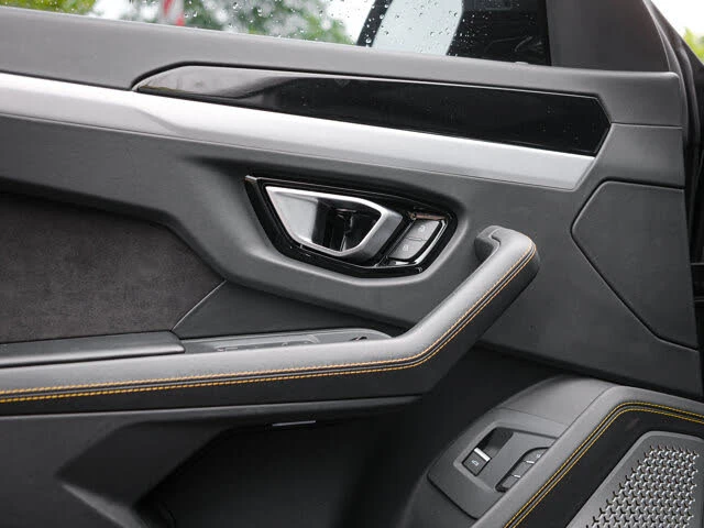 2020 Lamborghini Urus - Image 14 of 31