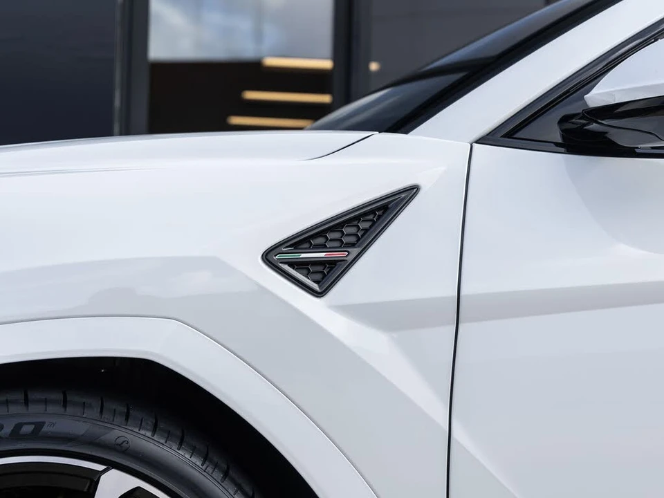 2020 Lamborghini Urus - Image 15 of 31