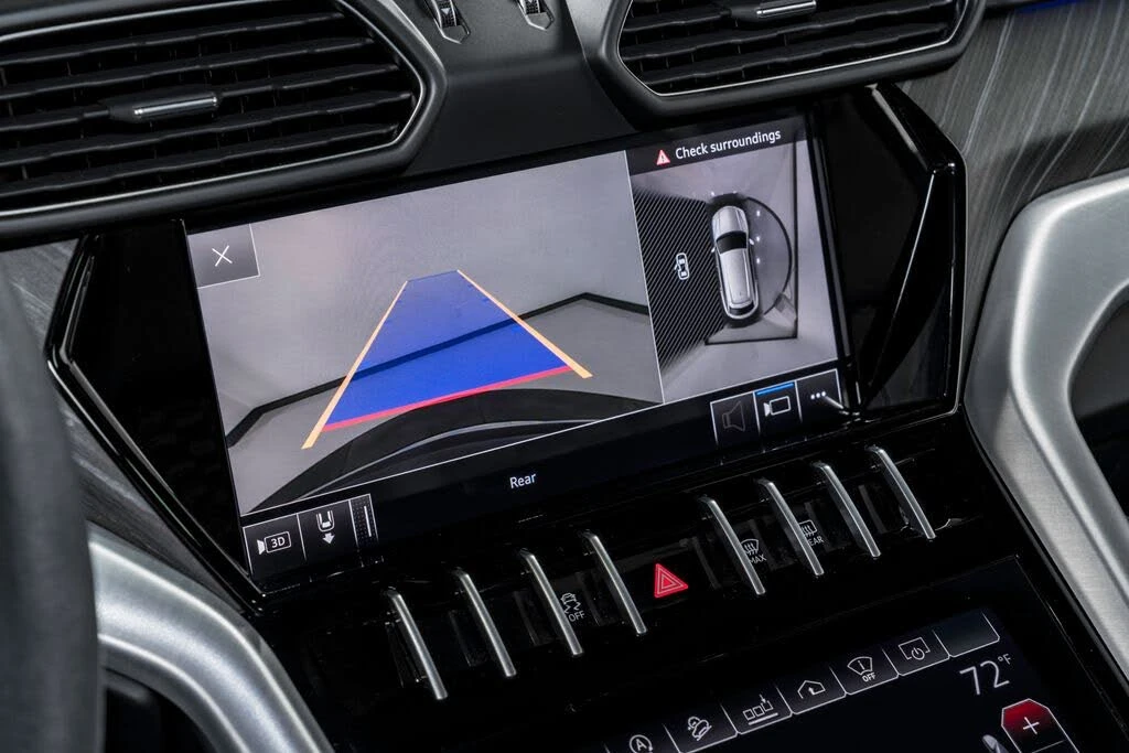 2020 Lamborghini Urus - Image 26 of 31