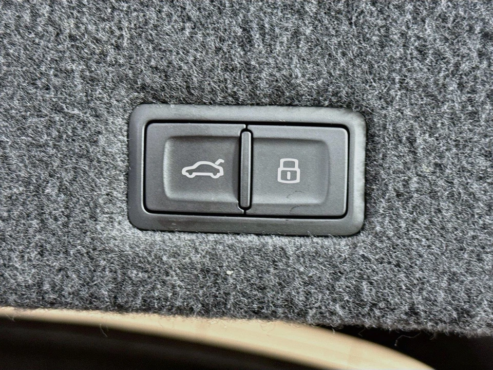 2020 Lamborghini Urus - Image 28 of 31