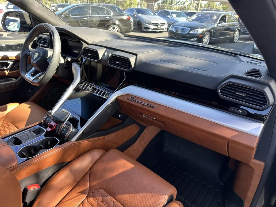 2020 Lamborghini Urus - Image 21 of 30