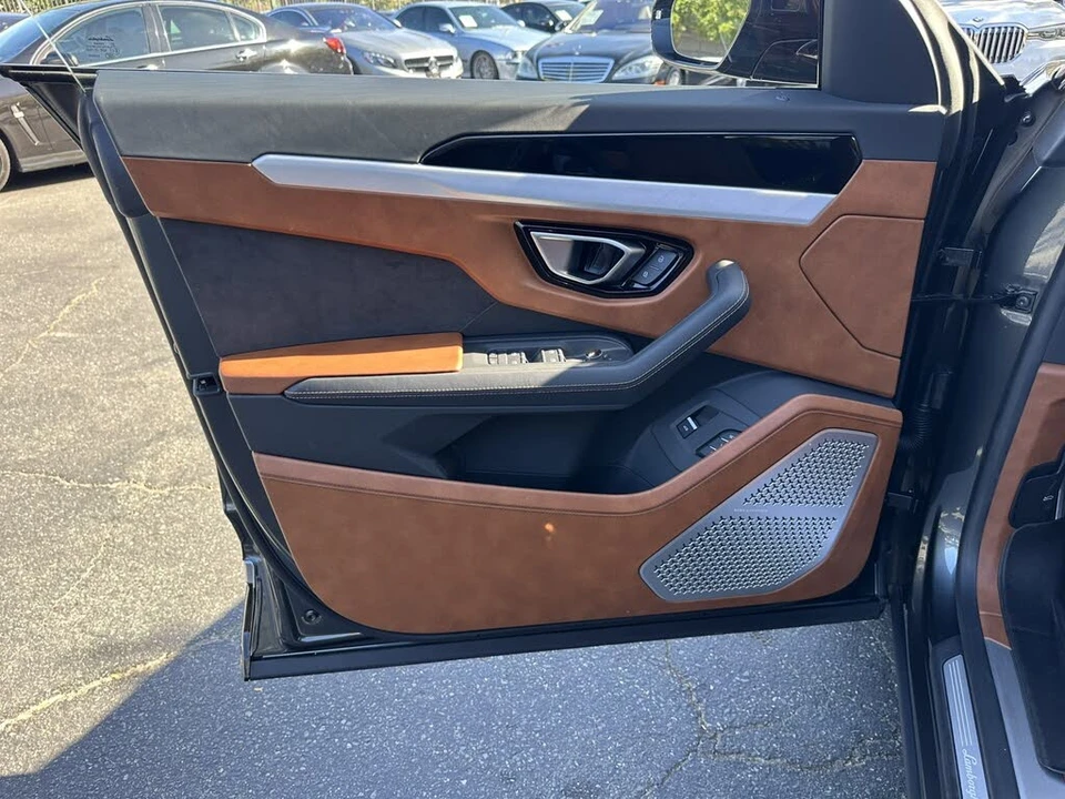 2020 Lamborghini Urus - Image 27 of 30