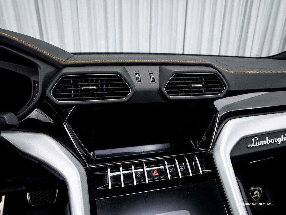 2020 Lamborghini Urus - Image 25 of 31