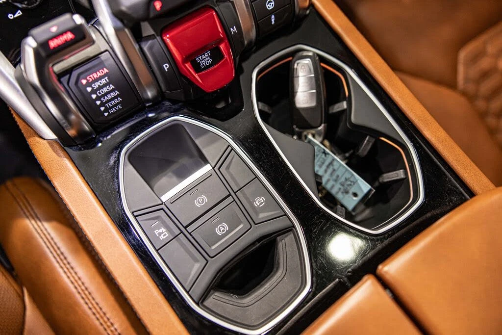 2020 Lamborghini Urus - Image 28 of 31