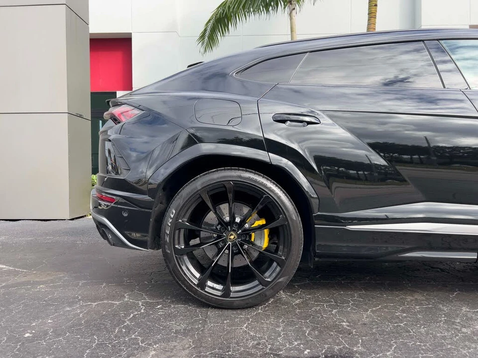 2020 Lamborghini Urus - Image 8 of 31