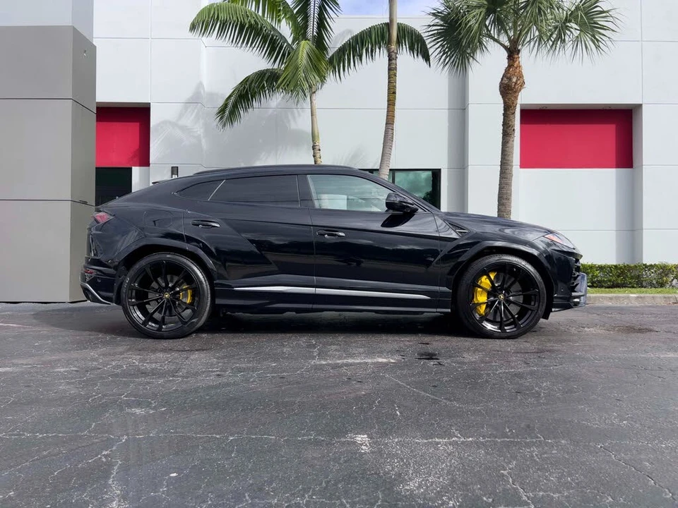 2020 Lamborghini Urus - Image 2 of 31