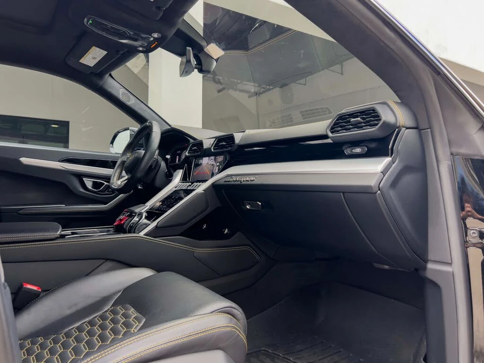 2020 Lamborghini Urus - Image 29 of 31