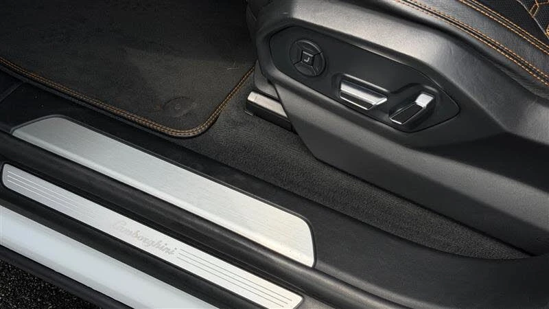 2020 Lamborghini Urus - Image 30 of 31