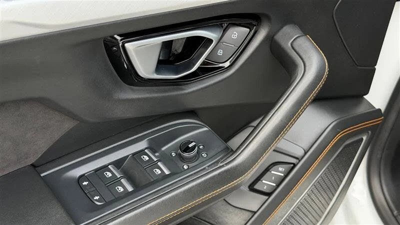 2020 Lamborghini Urus - Image 28 of 31
