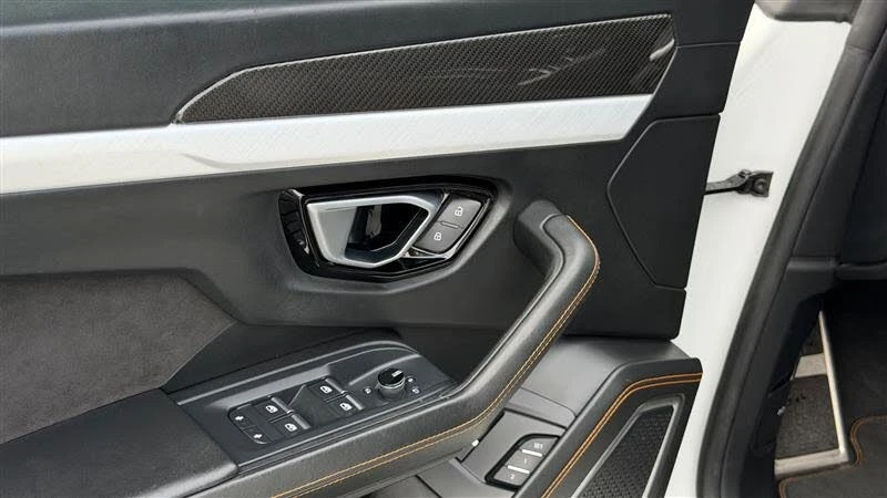 2020 Lamborghini Urus - Image 27 of 31