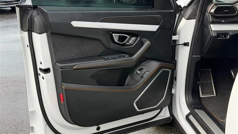 2020 Lamborghini Urus - Image 26 of 31
