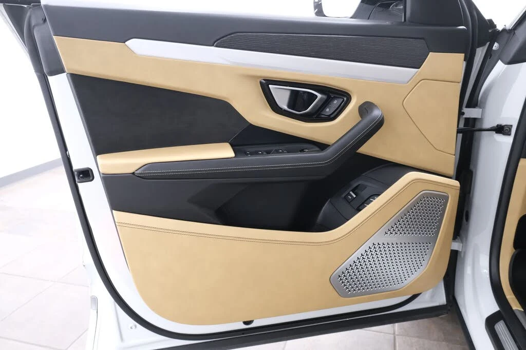 2020 Lamborghini Urus - Image 28 of 31