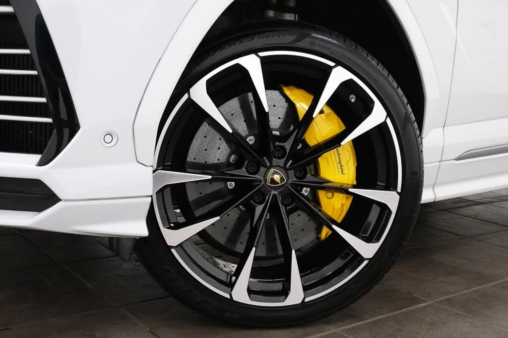 2020 Lamborghini Urus - Image 2 of 31