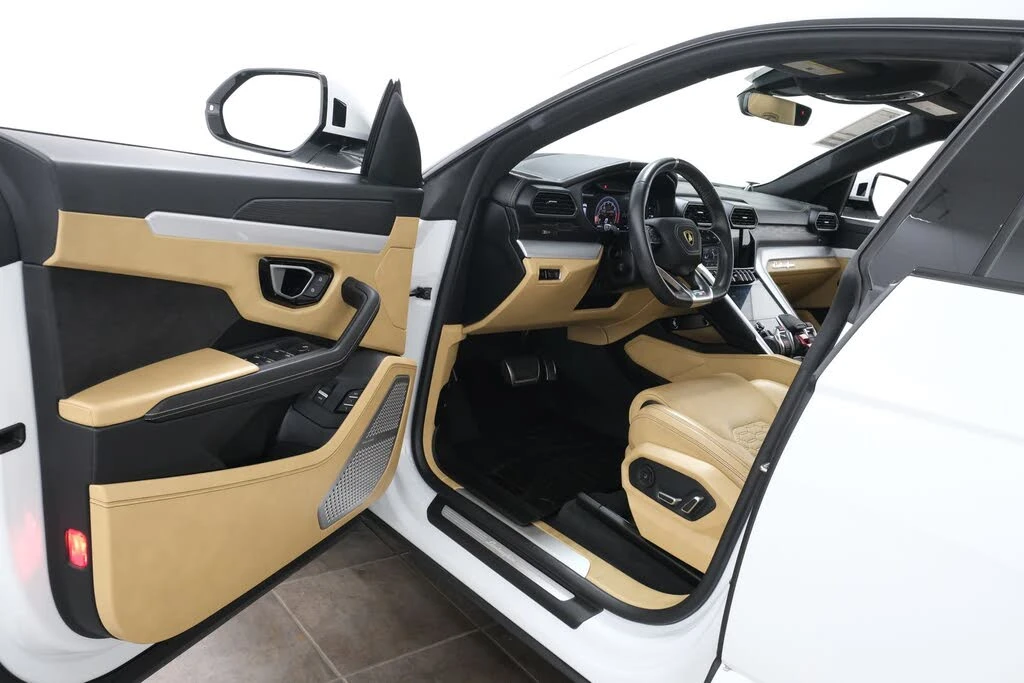 2020 Lamborghini Urus - Image 27 of 31