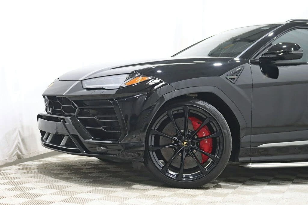 2020 Lamborghini Urus - Image 2 of 31