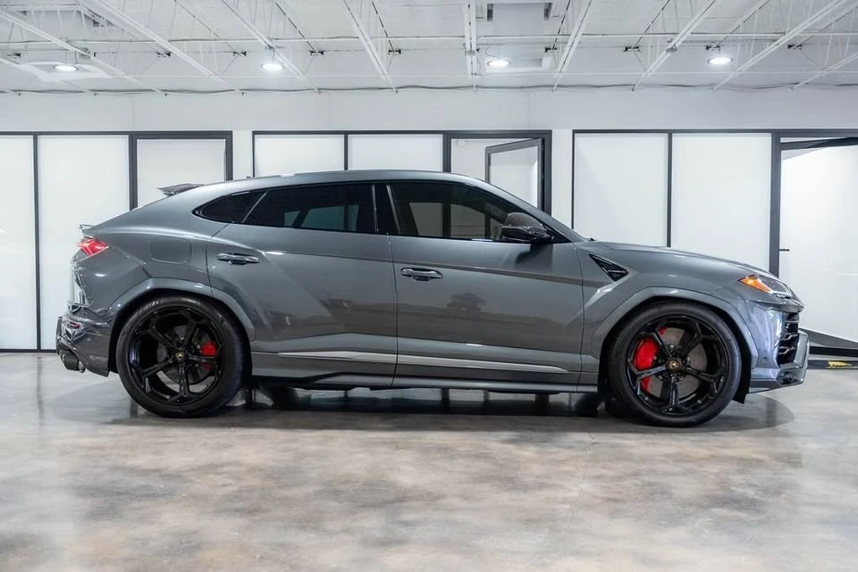 2020 Lamborghini Urus - Image 2 of 17