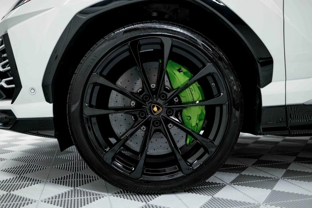 2020 Lamborghini Urus - Image 30 of 31