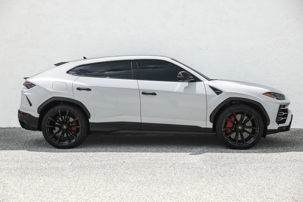 2020 Lamborghini Urus - Image 2 of 31