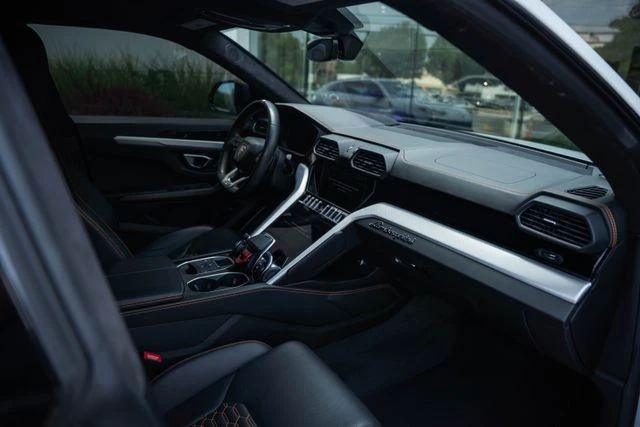 2020 Lamborghini Urus - Image 29 of 31