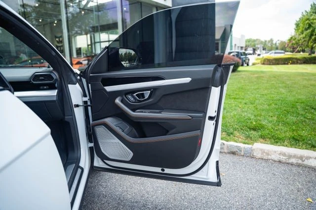 2020 Lamborghini Urus - Image 22 of 31