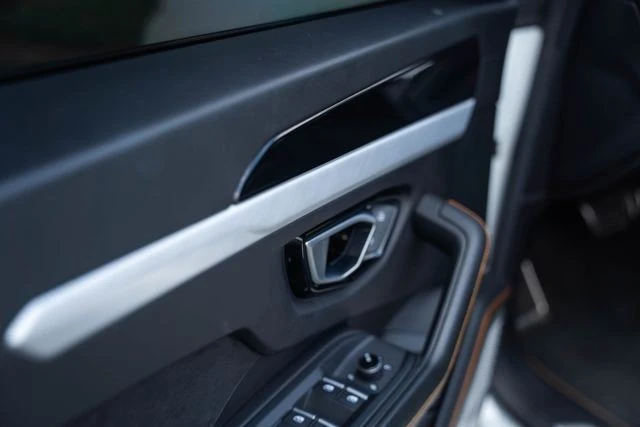 2020 Lamborghini Urus - Image 24 of 31
