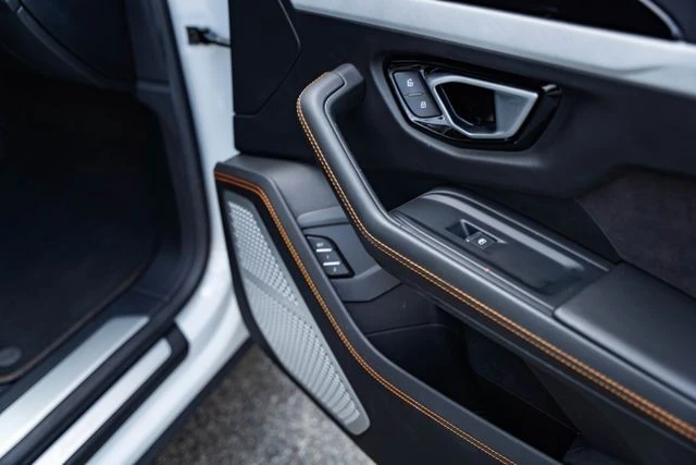 2020 Lamborghini Urus - Image 26 of 31