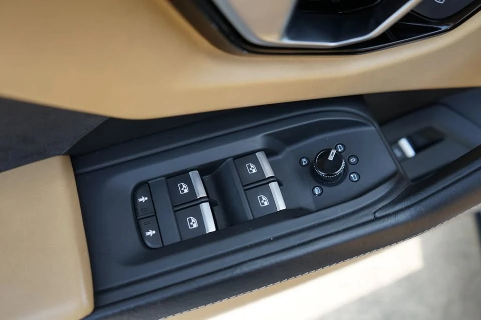 2020 Lamborghini Urus - Image 16 of 20