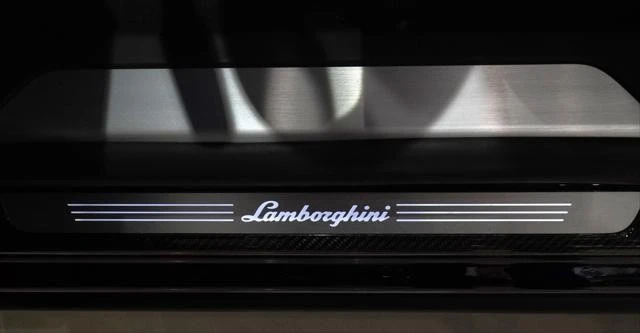 2020 Lamborghini Urus - Image 25 of 27