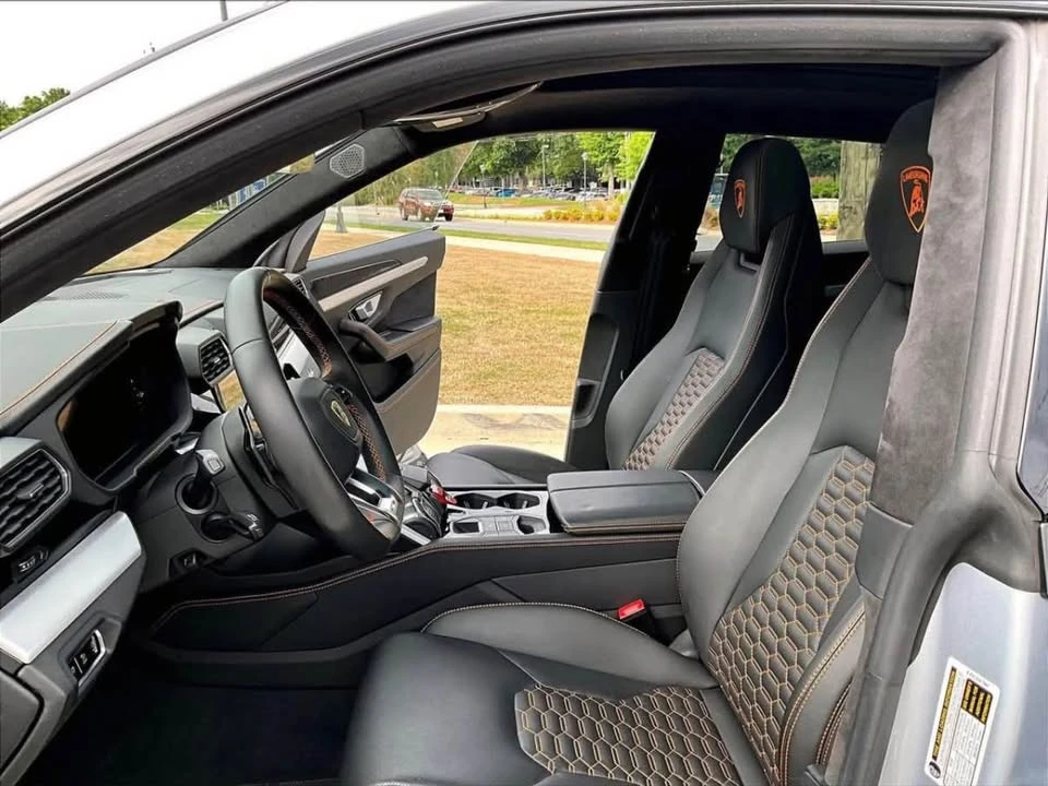 2020 Lamborghini Urus - Image 10 of 11