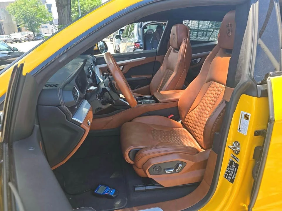 2020 Lamborghini Urus - Image 8 of 13