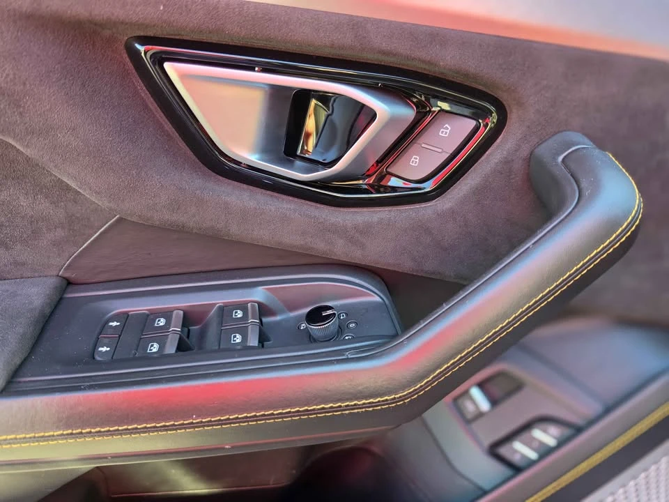 2020 Lamborghini Urus - Image 10 of 15