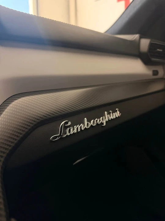 2020 Lamborghini Urus - Image 5 of 16