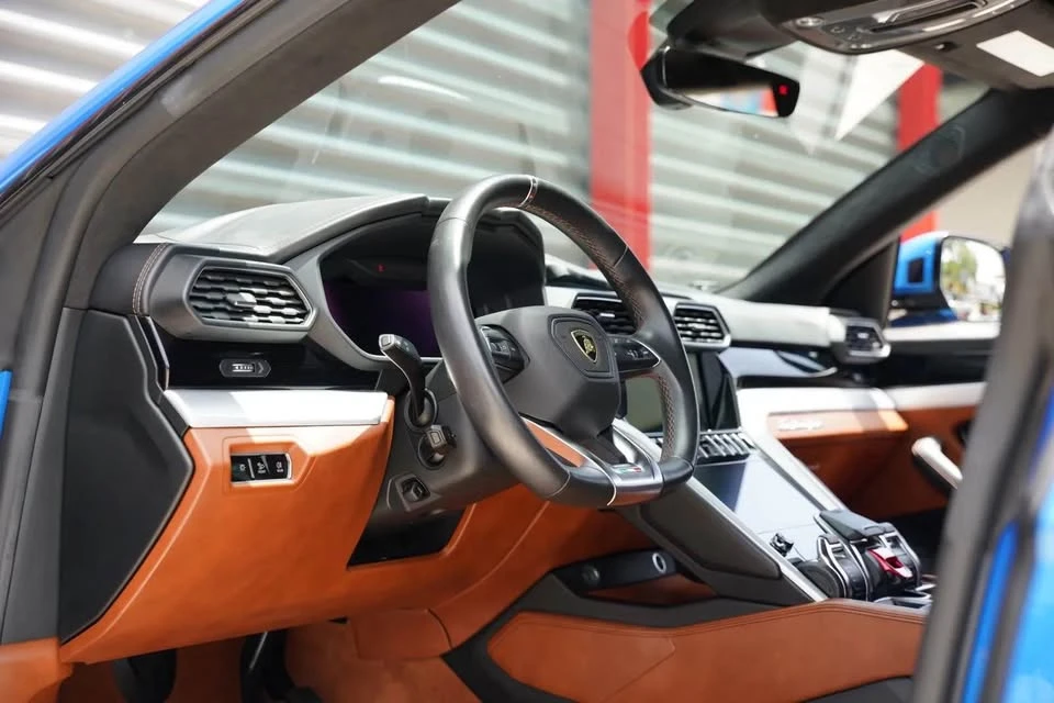 2020 Lamborghini Urus - Image 8 of 17
