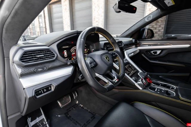 2020 Lamborghini Urus - Image 17 of 21