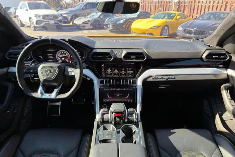 2020 Lamborghini Urus - Image 8 of 10