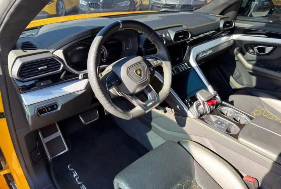 2020 Lamborghini Urus - Image 7 of 10