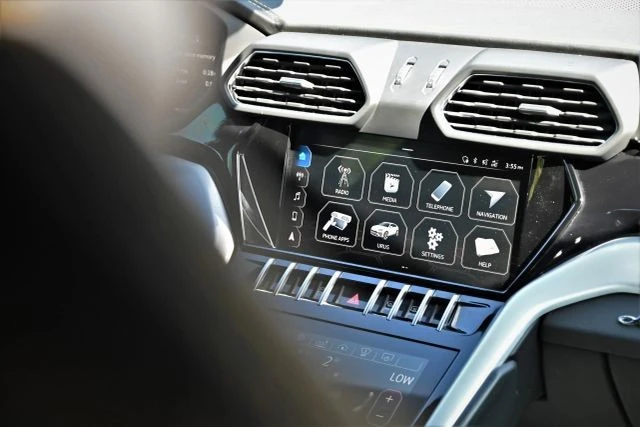 2020 Lamborghini Urus - Image 12 of 29