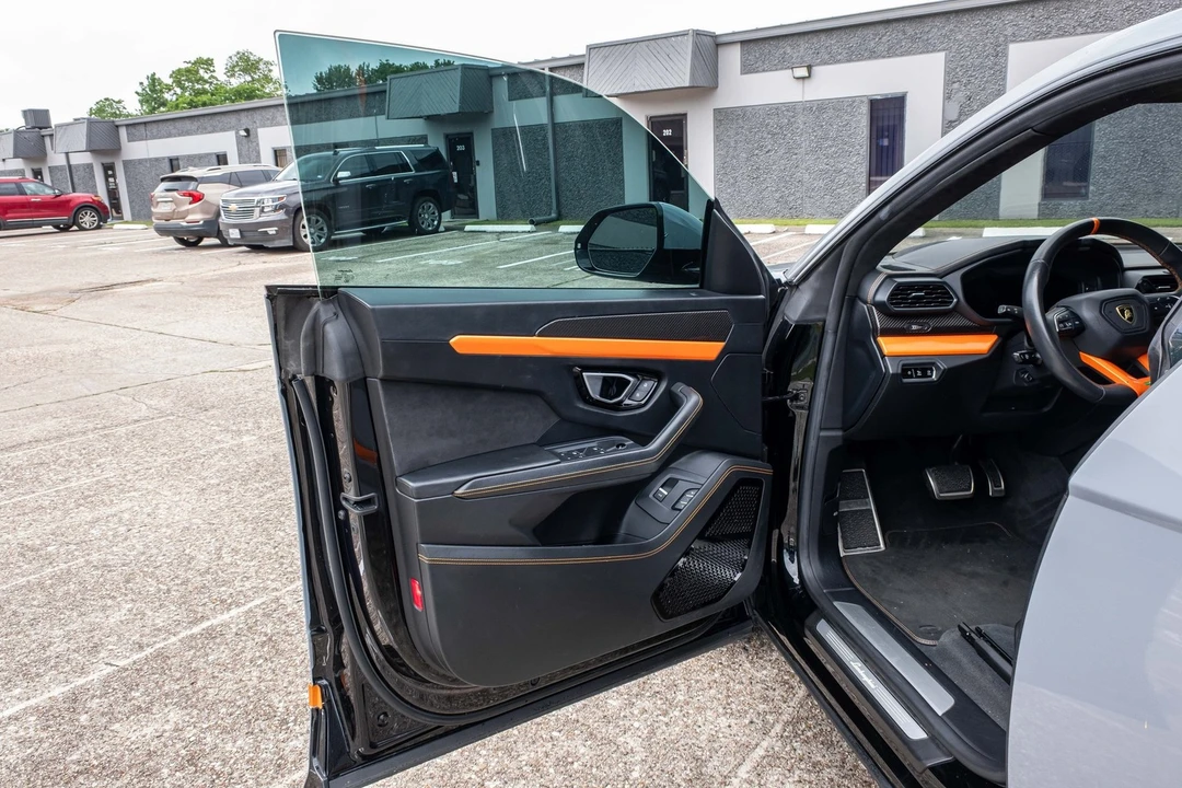 2020 Lamborghini Urus - Image 30 of 31