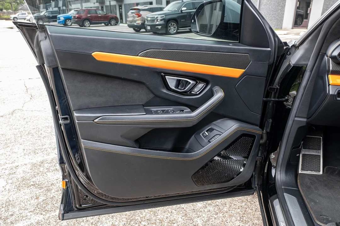 2020 Lamborghini Urus - Image 31 of 31