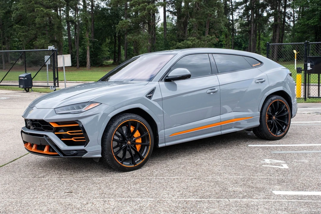 2020 Lamborghini Urus - Image 2 of 31